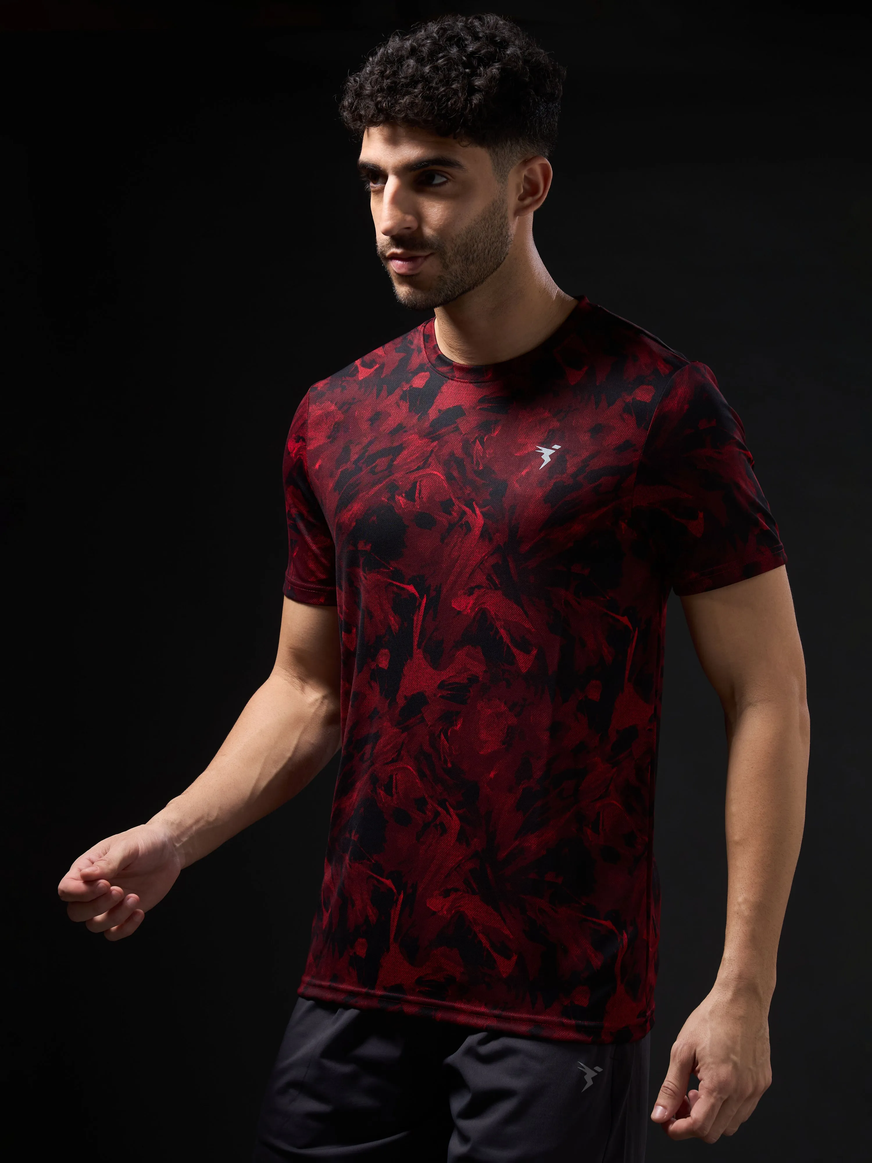 Men Abstract Print Slim Fit Crew Neck T-shirt with TECHNO COOL 