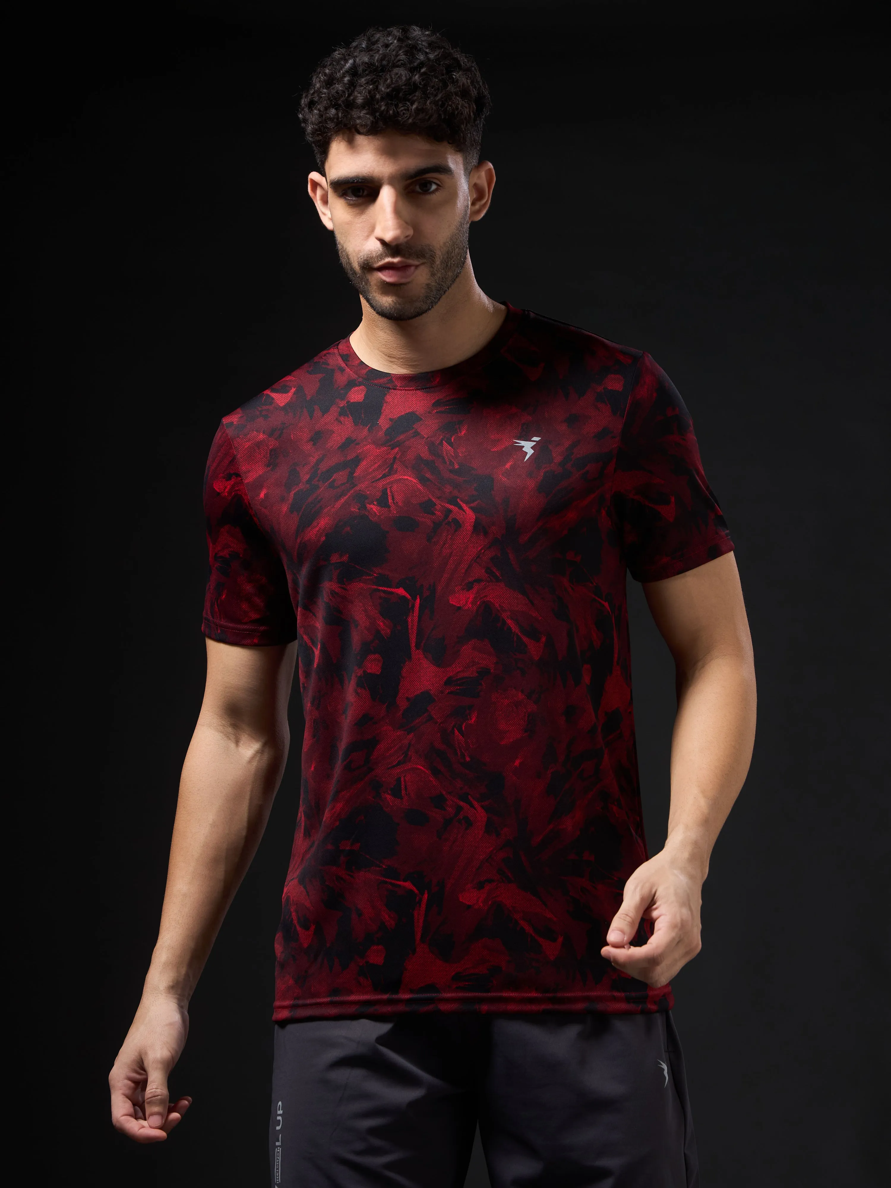 Men Abstract Print Slim Fit Crew Neck T-shirt with TECHNO COOL 