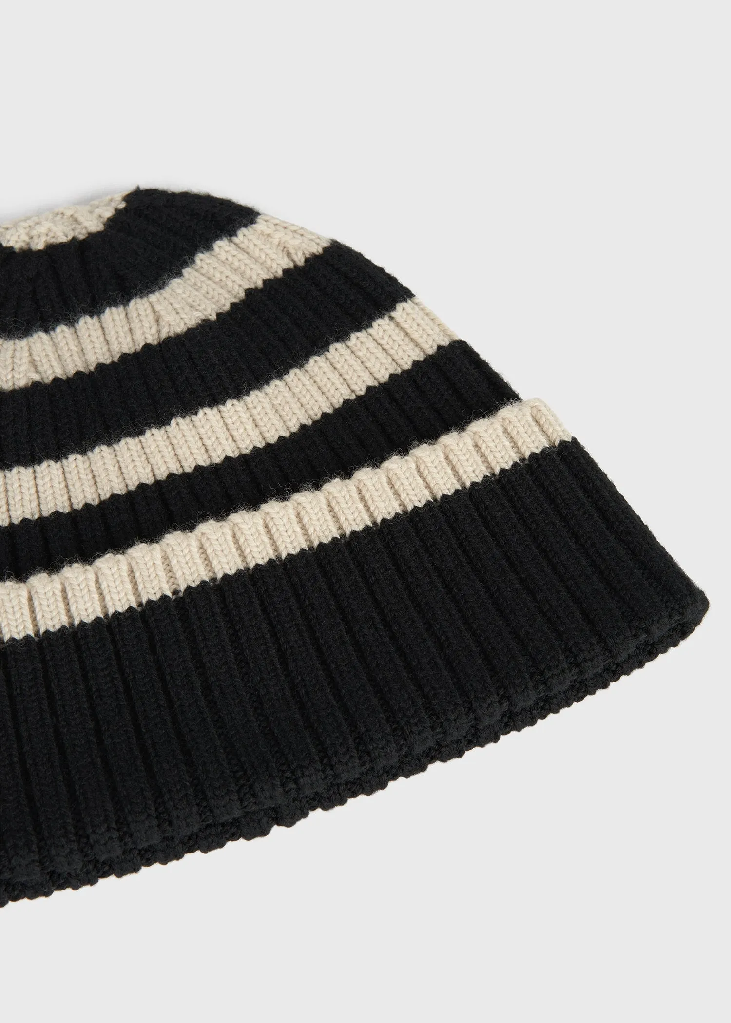 Signature stripe beanie black