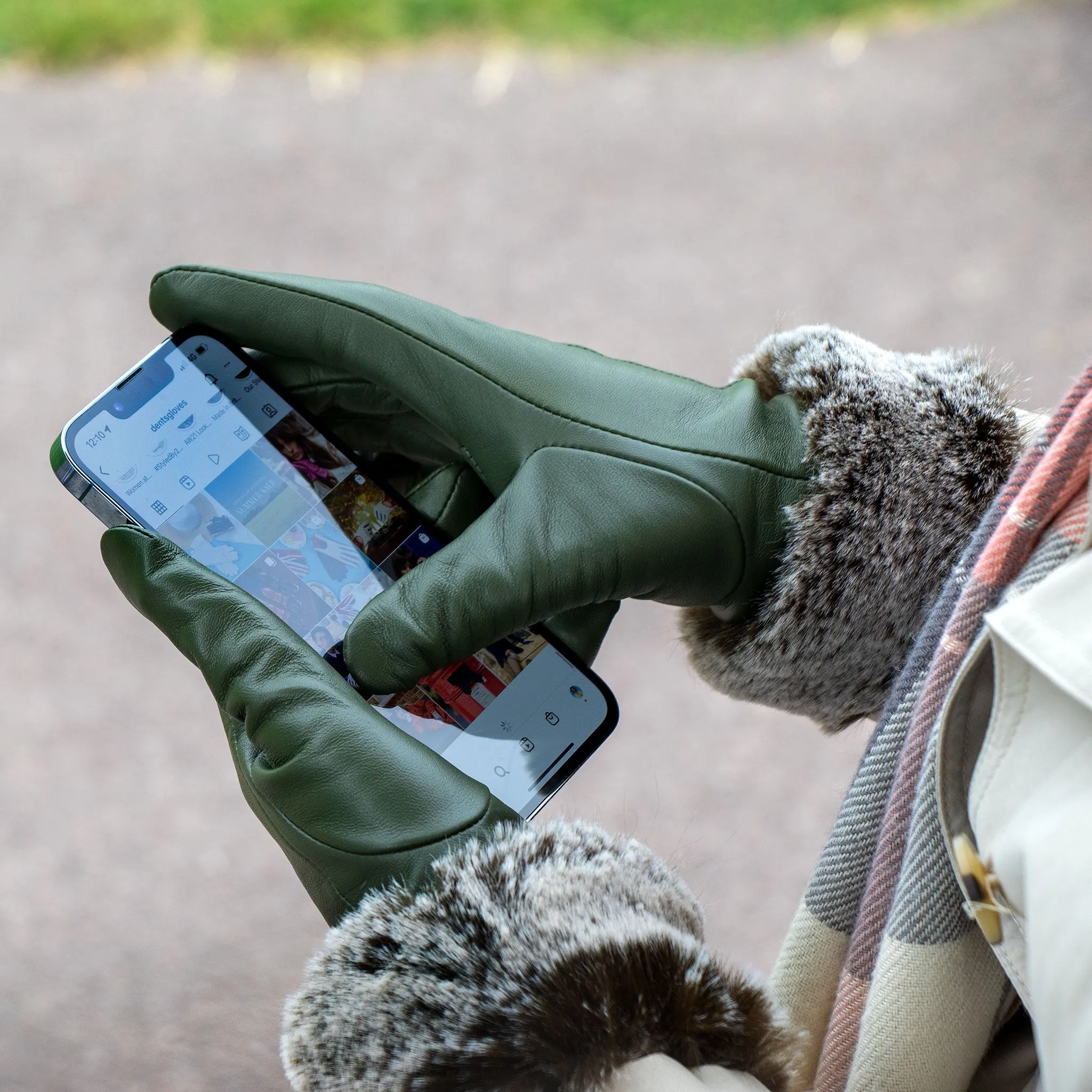 Women’s Touchscreen Three-Point Lined Leather Gloves with Faux Fur Cuffs